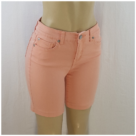 CODE BLUE, GWEN, Bermuda Shorts, size 8 /28 - Picture 3 of 8